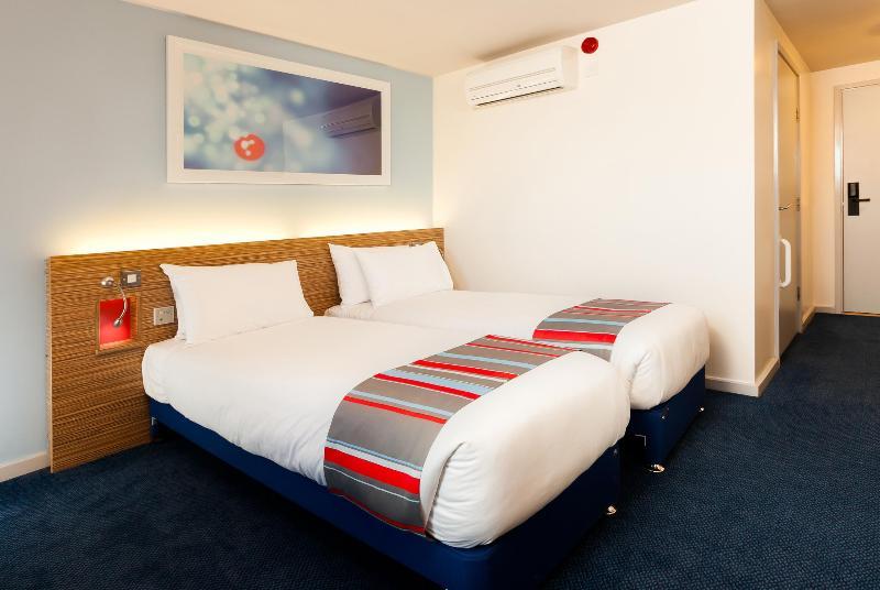 Travelodge Ryde  Bagian luar foto