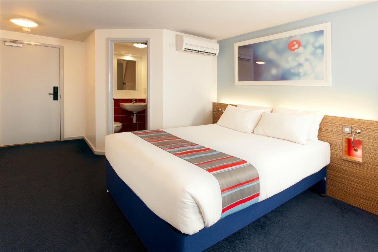 Travelodge Ryde  Bagian luar foto