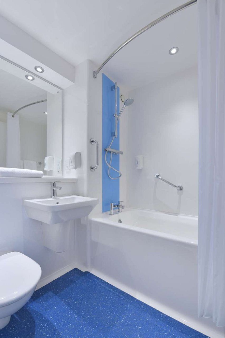Travelodge Ryde  Bagian luar foto